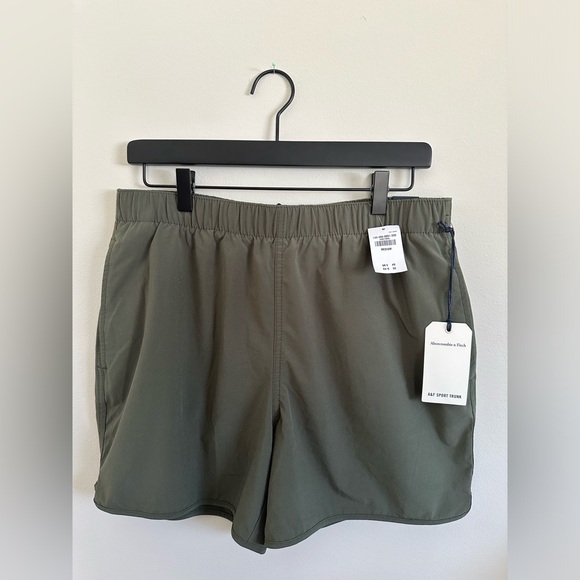 NWT Abercrombie Men’s 5” olive green stretch swim trunks, size M - Picture 1 of 10